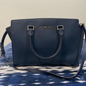 Michael Kors Purse w/strap